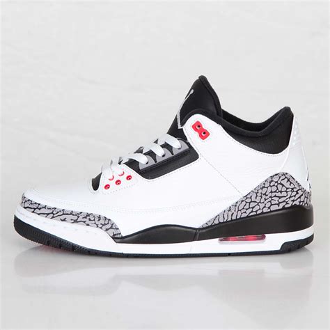 3 streepjes nike|NIKE Air Jordan 3 Retro logo.